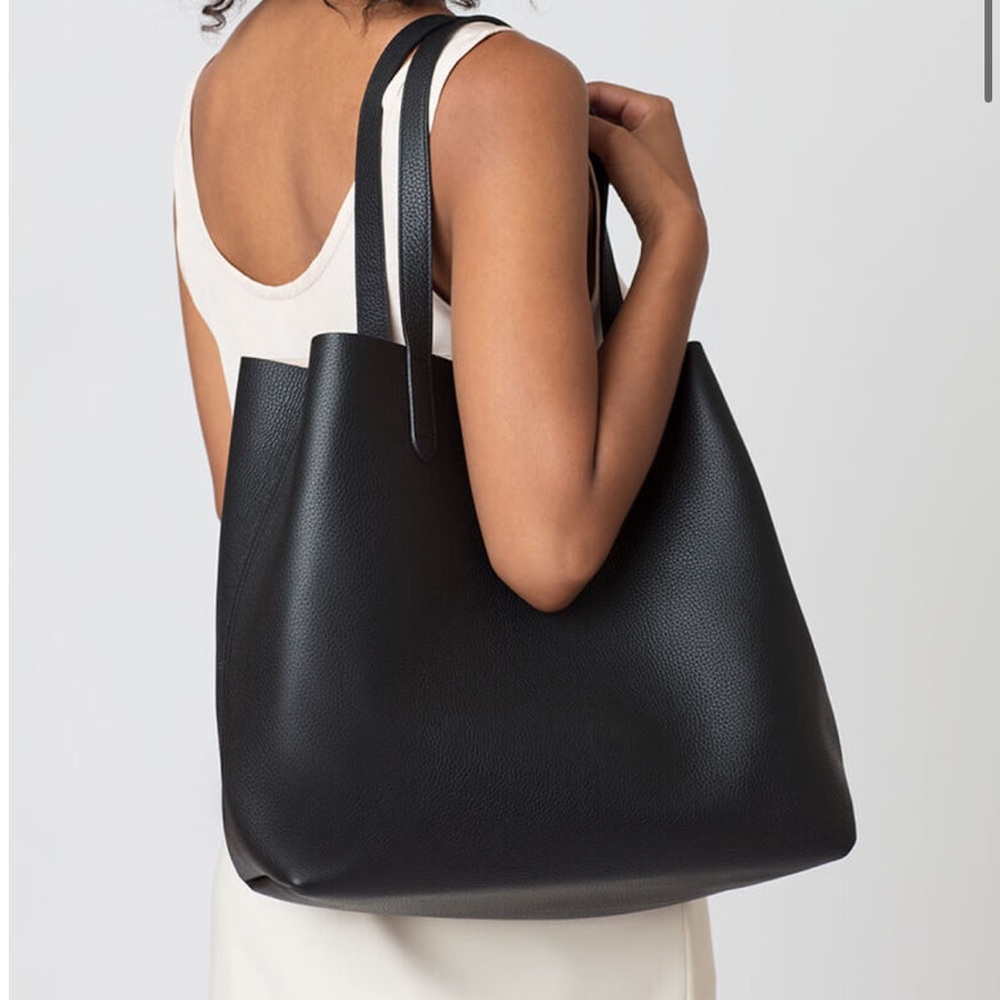 Cuyana Classic Structured Tote in Black